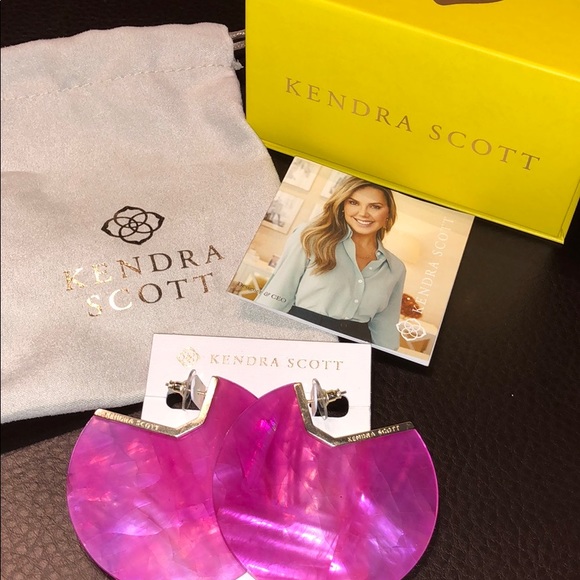 Kendra Scott Jewelry - Kendra Scott Kai gold hoop earring in Azalea